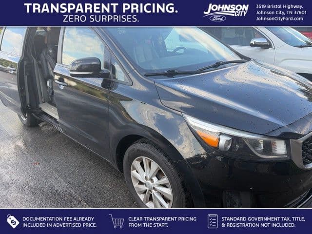 2017 Kia Sedona LX — photo 1 of 30