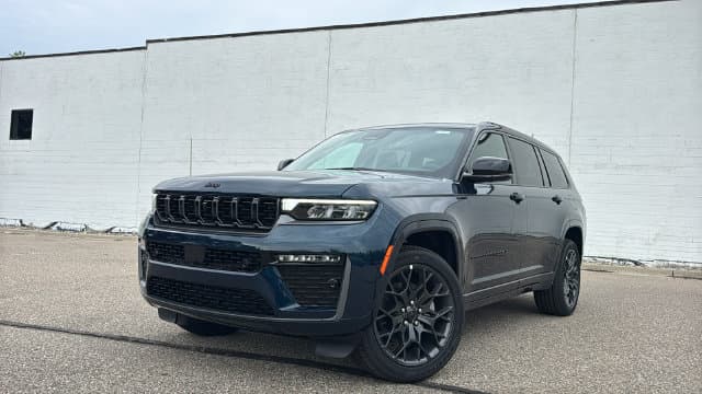 2027 Jeep Grand Cherokee L Summit — photo 1 of 34