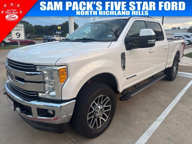 2017 Ford Super Duty F-250 SRW Lariat — photo 1 of 11