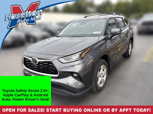 2023 Toyota Highlander LE — photo 1 of 2