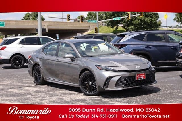 2025 Toyota Camry SE — photo 1 of 29