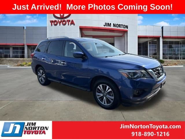 2020 Nissan Pathfinder SV — photo 1 of 11