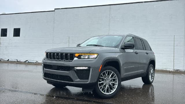 2027 Jeep Grand Cherokee Limited — photo 1 of 30