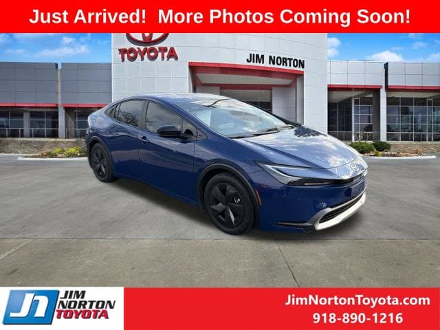 2026 Toyota Prius Plug-In Hybrid SE — photo 1 of 10
