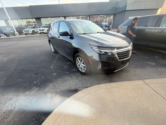 2023 Chevrolet Equinox LT — photo 1 of 17