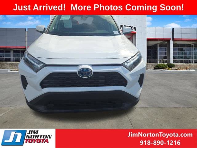 2024 Toyota RAV4 Hybrid LE — photo 1 of 12