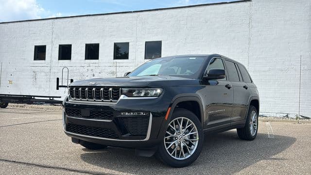 2027 Jeep Grand Cherokee Limited — photo 1 of 31