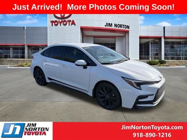 2026 Toyota Corolla SE — photo 1 of 14