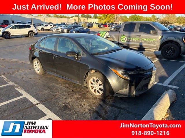 2021 Toyota Corolla LE — photo 1 of 9