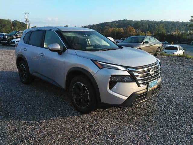 2025 Nissan Rogue SV — photo 1 of 26