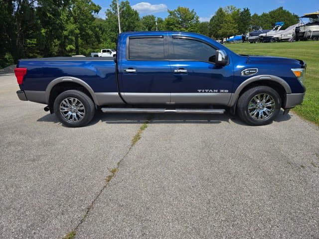 2018 Nissan Titan XD Platinum Reserve — photo 1 of 9