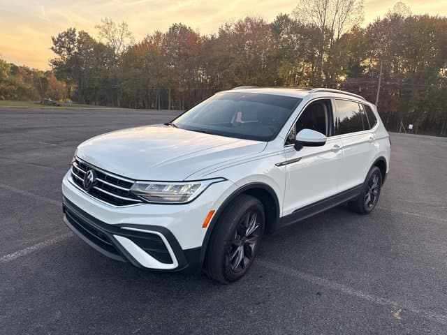 2023 Volkswagen Tiguan Base — photo 1 of 14