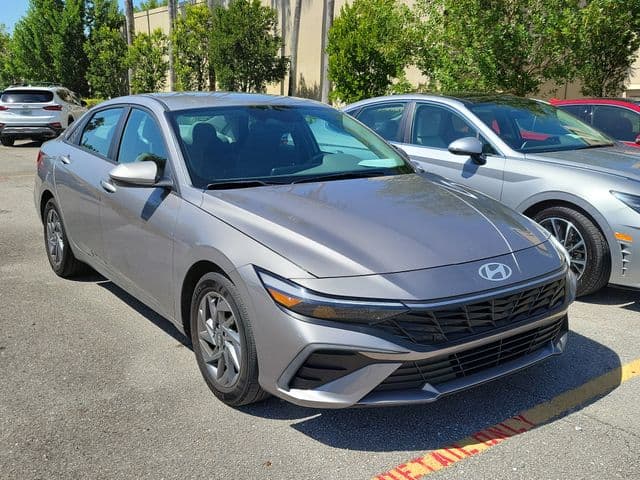 2024 Hyundai Elantra SEL — photo 1 of 4