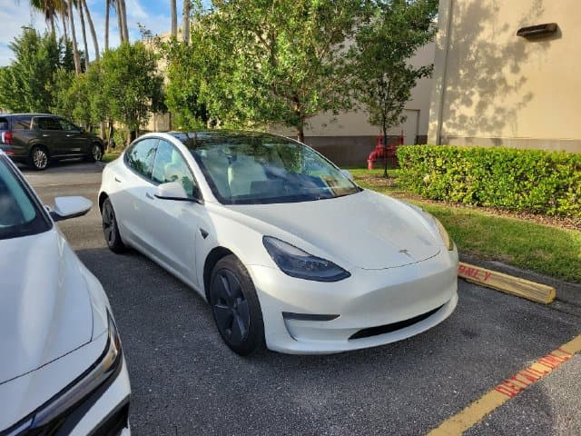 2021 Tesla Model 3 Standard Range Plus — photo 1 of 6
