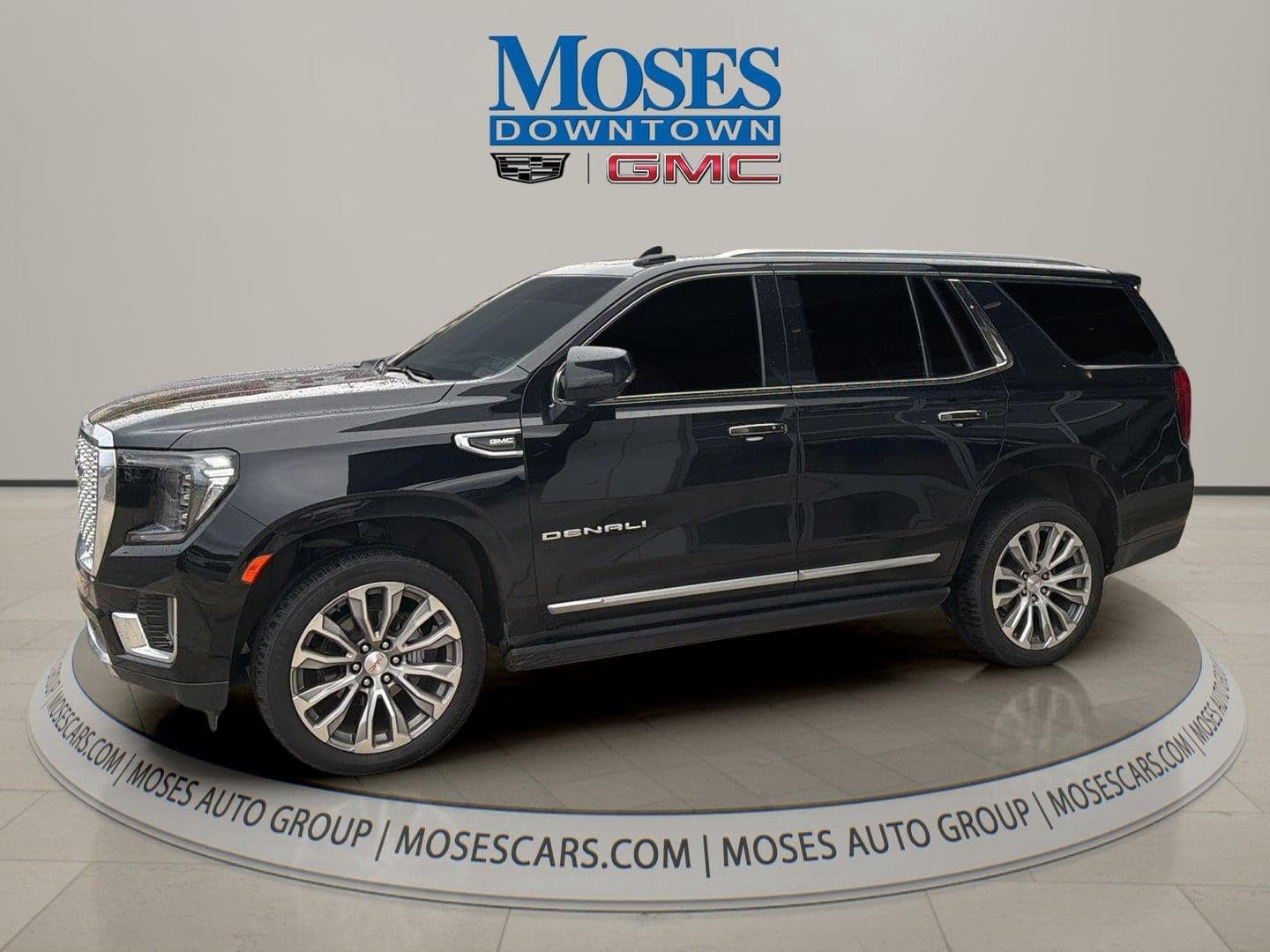 2021 GMC Yukon Denali — photo 1 of 5
