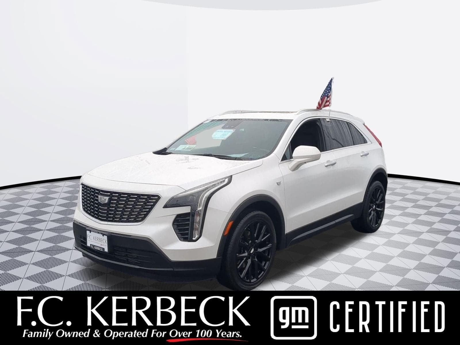 2022 Cadillac XT4 AWD Luxury — photo 1 of 32