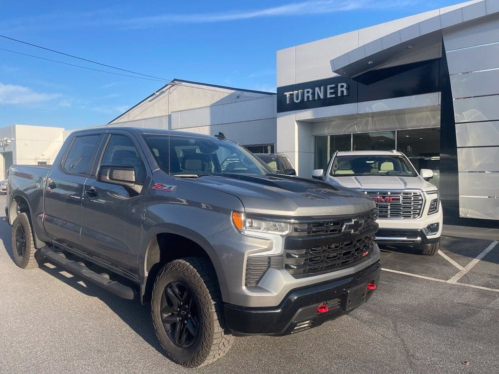 2023 Chevrolet Silverado 1500 LT Trail Boss — photo 1 of 5