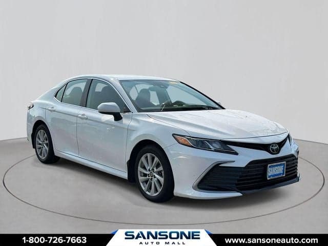 2024 Toyota Camry LE — photo 1 of 31