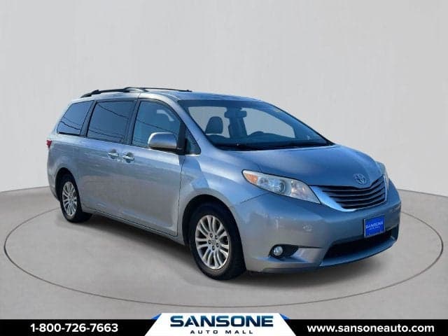 2017 Toyota Sienna XLE — photo 1 of 5
