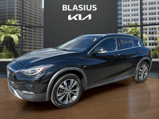 2017 INFINITI QX30 Premium — photo 1 of 39
