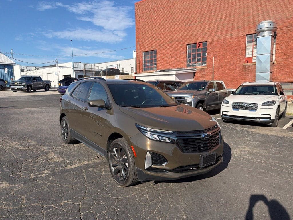 2023 Chevrolet Equinox RS — photo 1 of 5