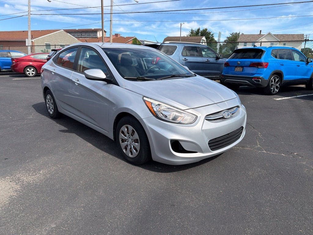 2017 Hyundai Accent SE — photo 1 of 30