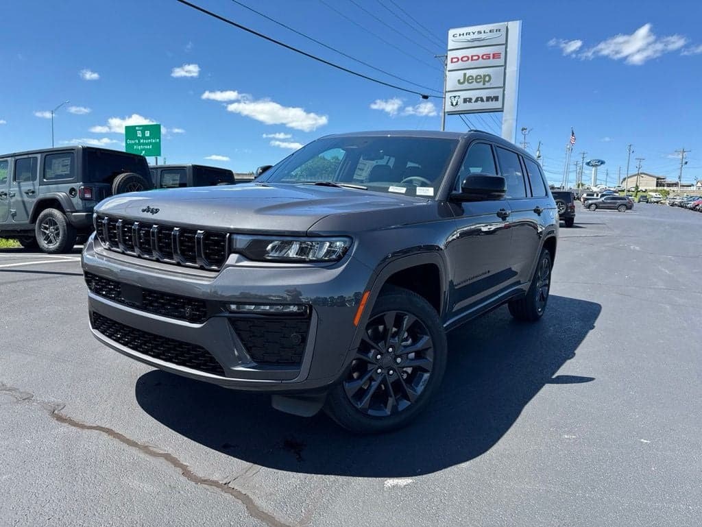 2026 Jeep Grand Cherokee GRAND CHEROKEE L LIMITED RESERVE 4X4 — photo 1 of 44