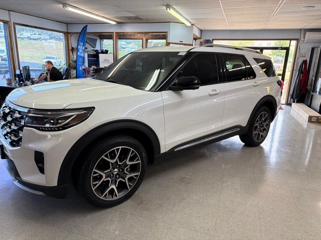 2025 Ford Explorer Platinum — photo 1 of 30