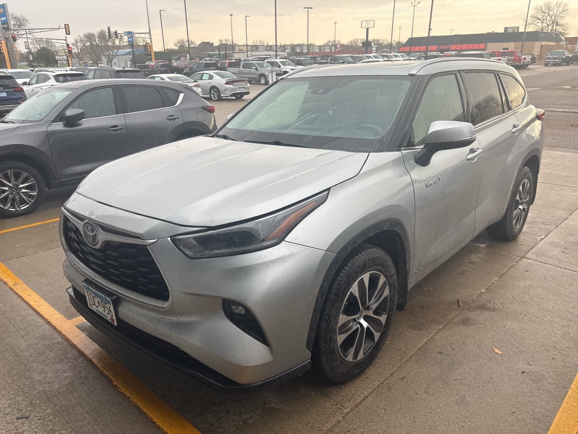 2021 Toyota Highlander Hybrid XLE — photo 1 of 5