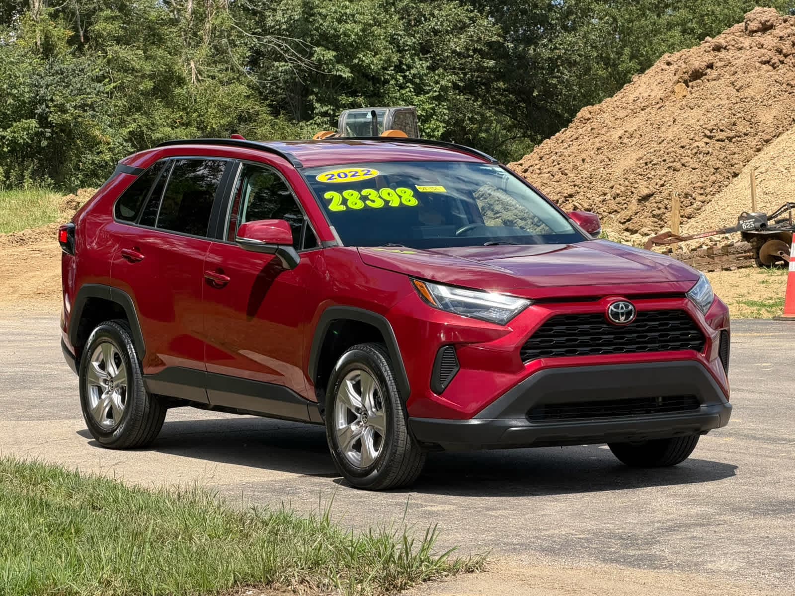 2022 Toyota RAV4 XLE — photo 1 of 40