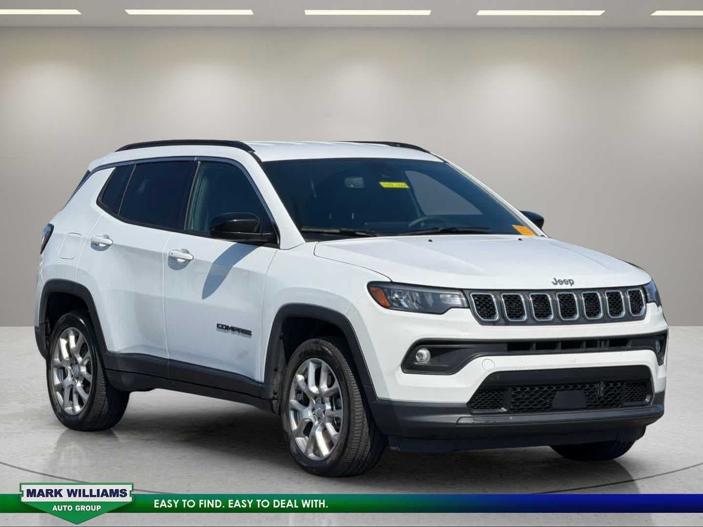 2023 Jeep Compass Latitude Lux — photo 1 of 9