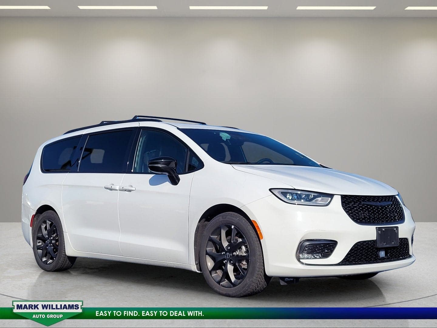 2025 Chrysler Pacifica Limited — photo 1 of 11
