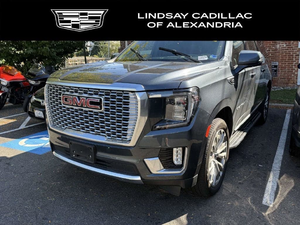 2021 GMC Yukon XL Denali — photo 1 of 8