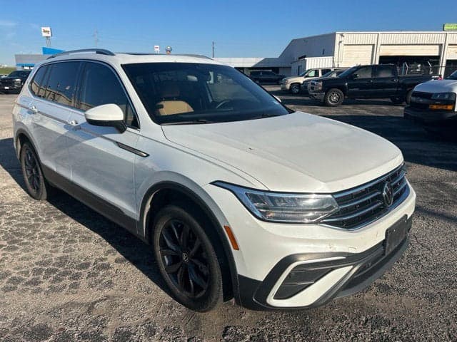 2023 Volkswagen Tiguan SE — photo 1 of 5
