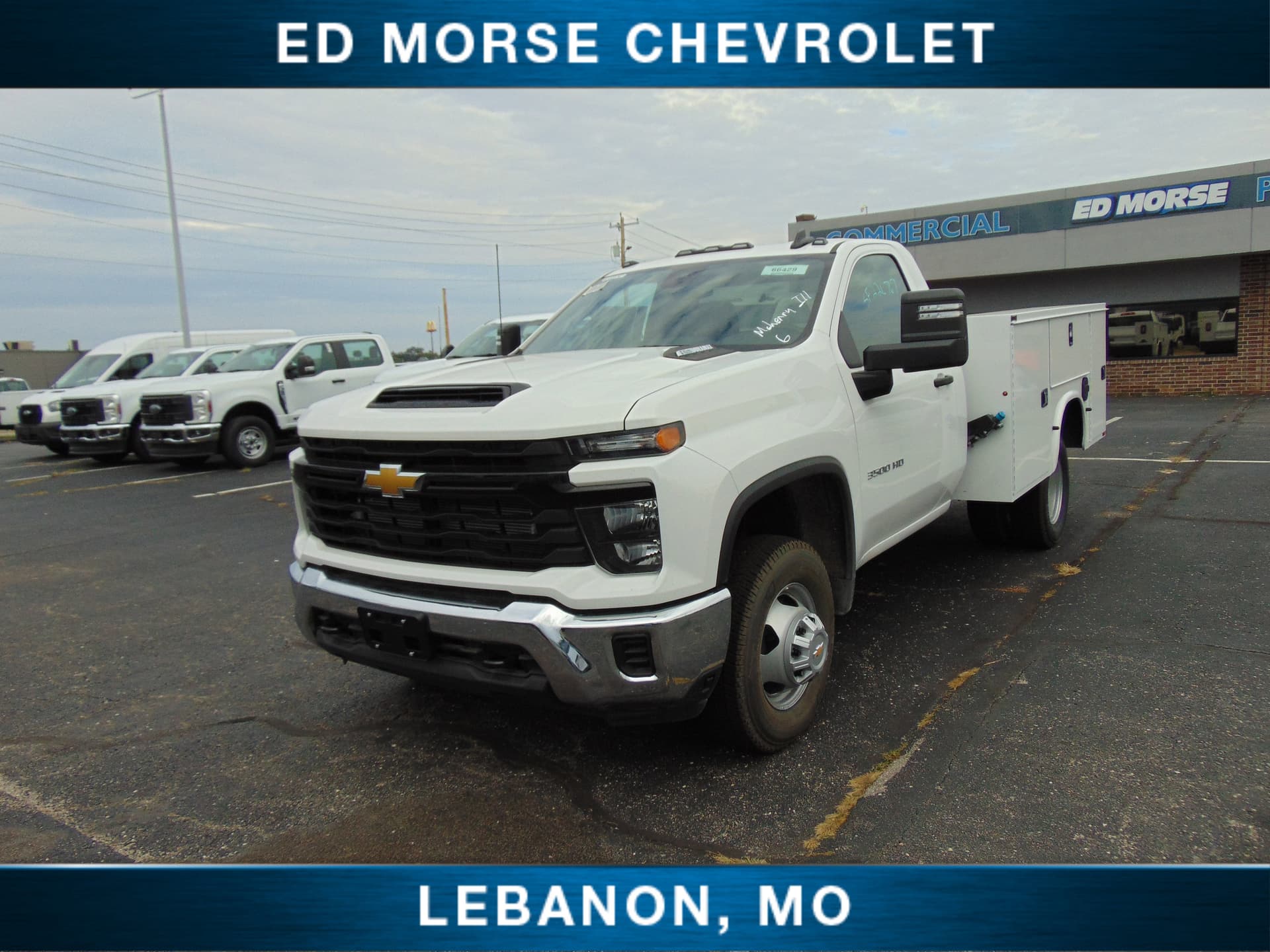 2025 Chevrolet Silverado 3500 HD Chassis Cab Work Truck — photo 1 of 21