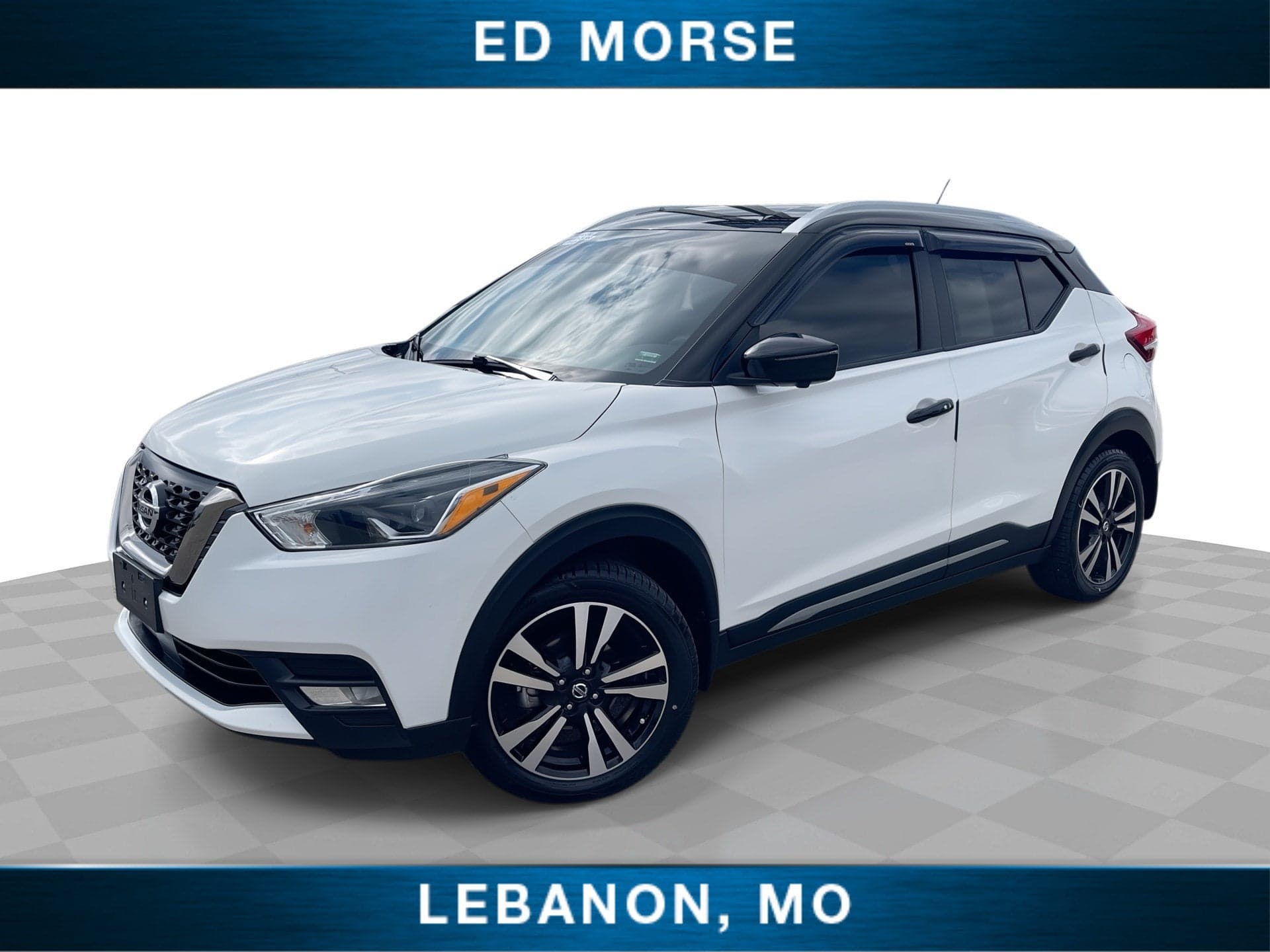 2020 Nissan Kicks SR — photo 1 of 31