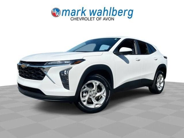 2024 Chevrolet Trax LS — photo 1 of 42