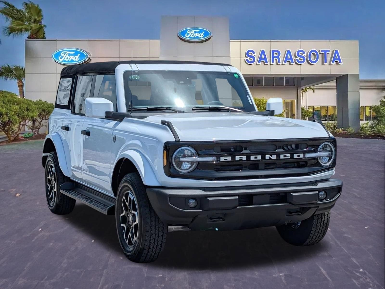 2026 Ford Bronco Outer Banks — photo 1 of 35