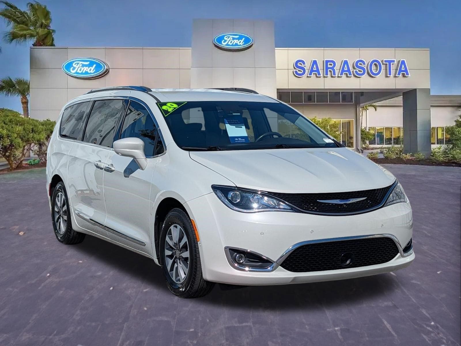 2020 Chrysler Pacifica Touring L Plus — photo 1 of 5