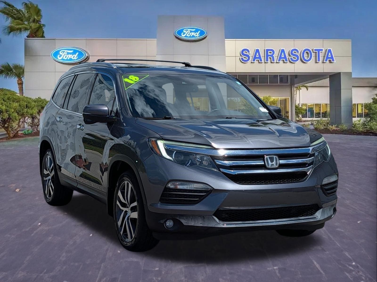2018 Honda Pilot Touring — photo 1 of 37