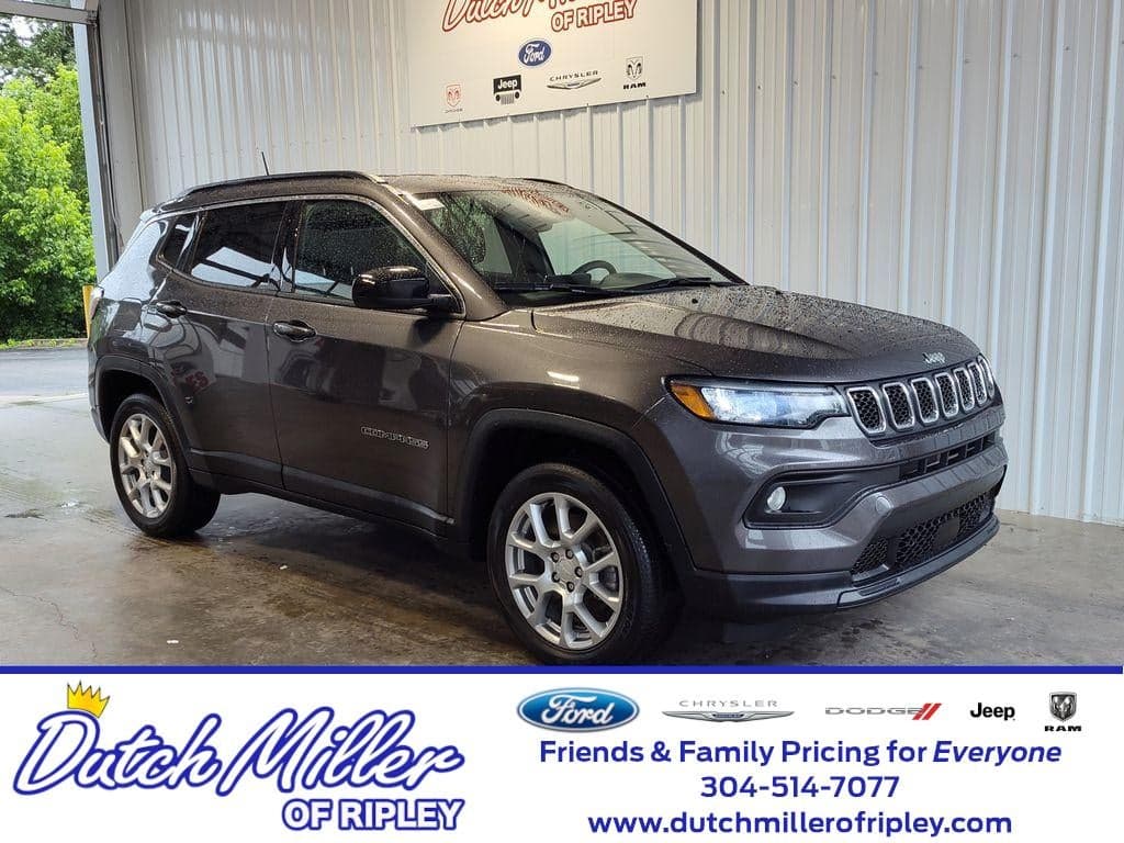 2023 Jeep Compass Latitude Lux — photo 1 of 19