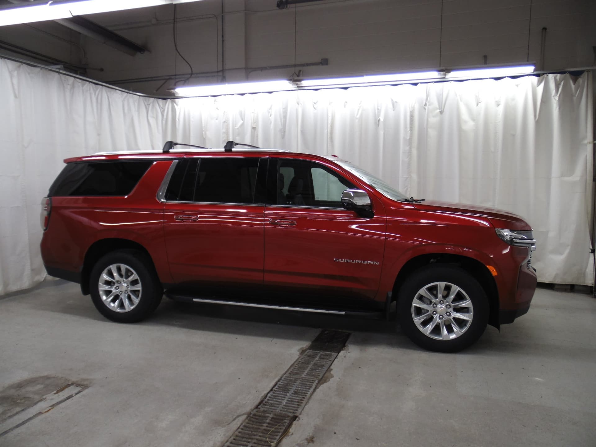 2024 Chevrolet Suburban Premier — photo 1 of 17