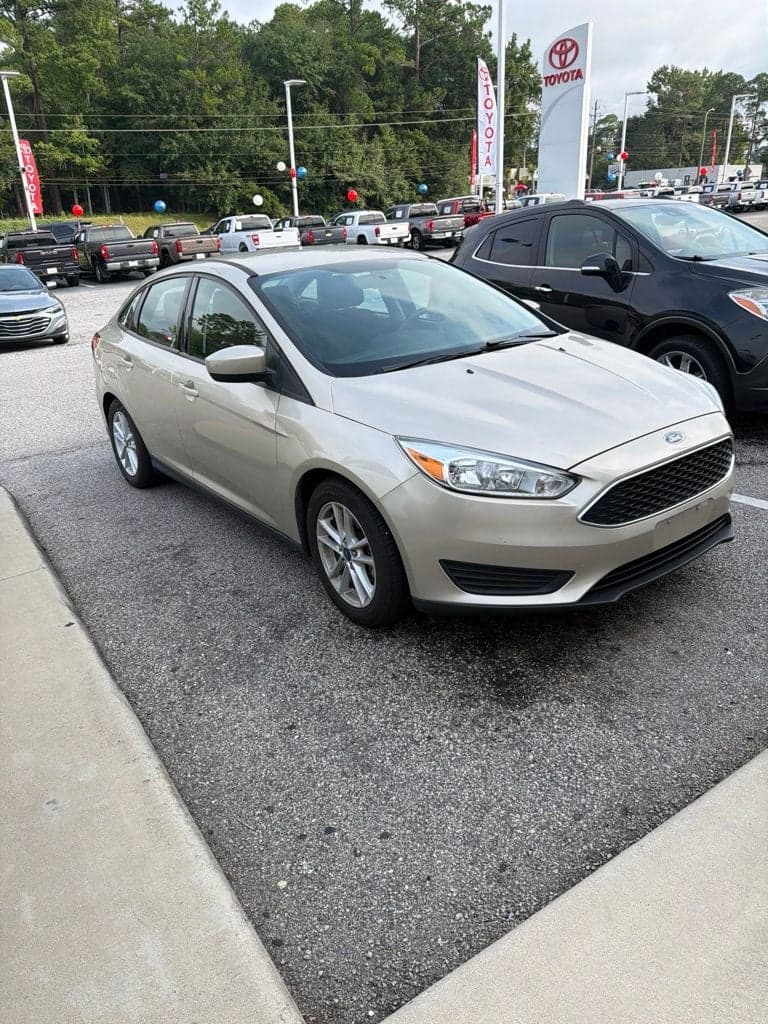 2018 Ford Focus SE — photo 1 of 2