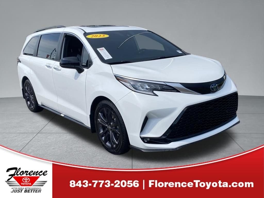 2023 Toyota Sienna XSE 7 Passenger — photo 1 of 2