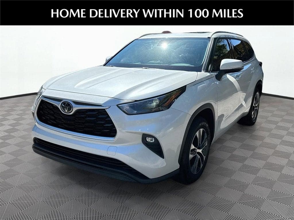 2022 Toyota Highlander XLE — photo 1 of 5