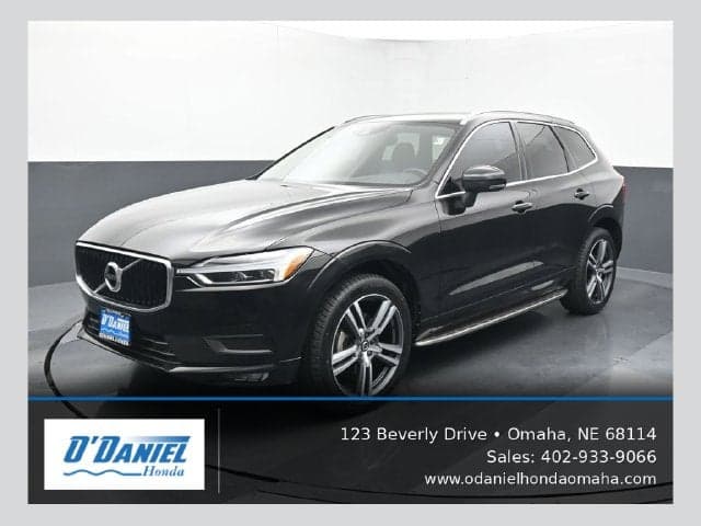 2021 Volvo XC60 Momentum — photo 1 of 60