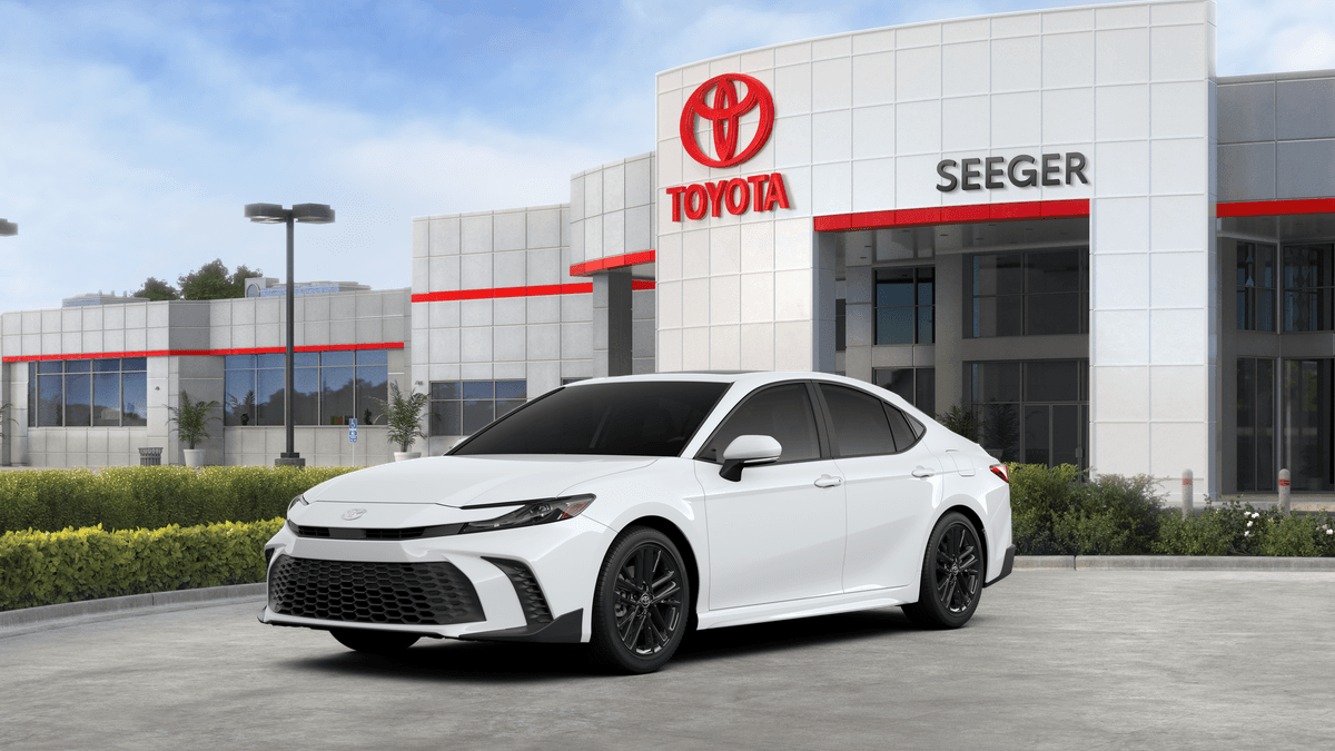 2026 Toyota Camry SE — photo 1 of 22