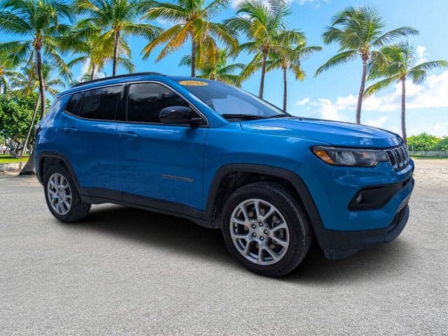 2024 Jeep Compass Latitude Lux — photo 1 of 38