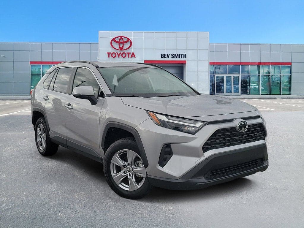 2025 Toyota RAV4 Hybrid LE — photo 1 of 31