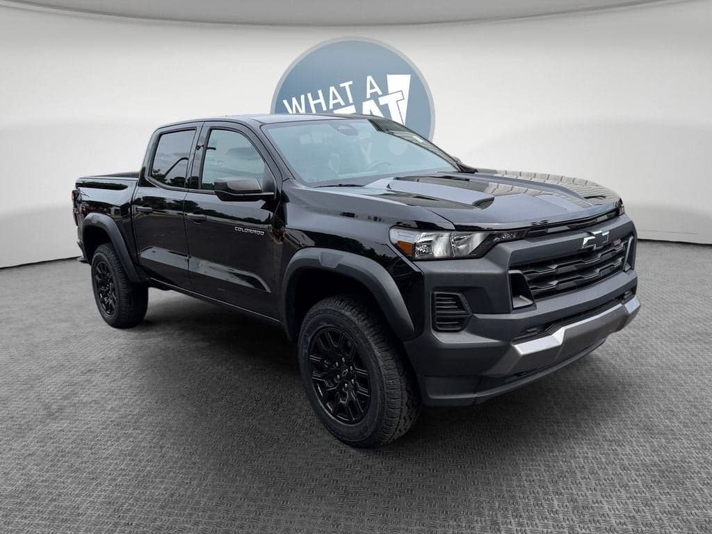 2023 Chevrolet Colorado Trail Boss — photo 1 of 44